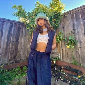 Meet your Posher, Elise